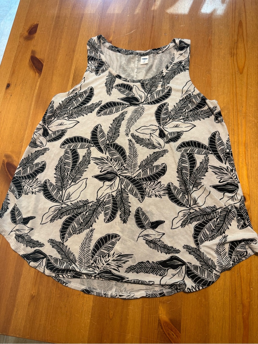 Old Navy Black and White High-Low Tropical Print Tank